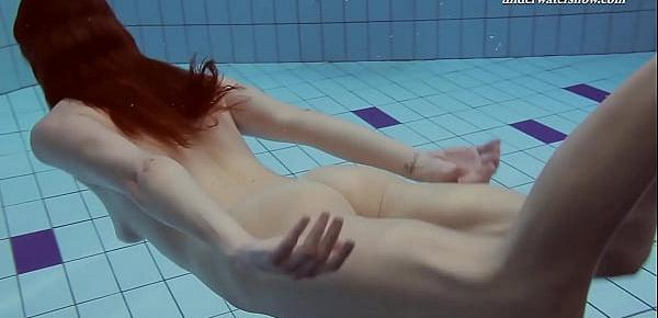 trendsPink swimswear babe Lera showing naked body underwater